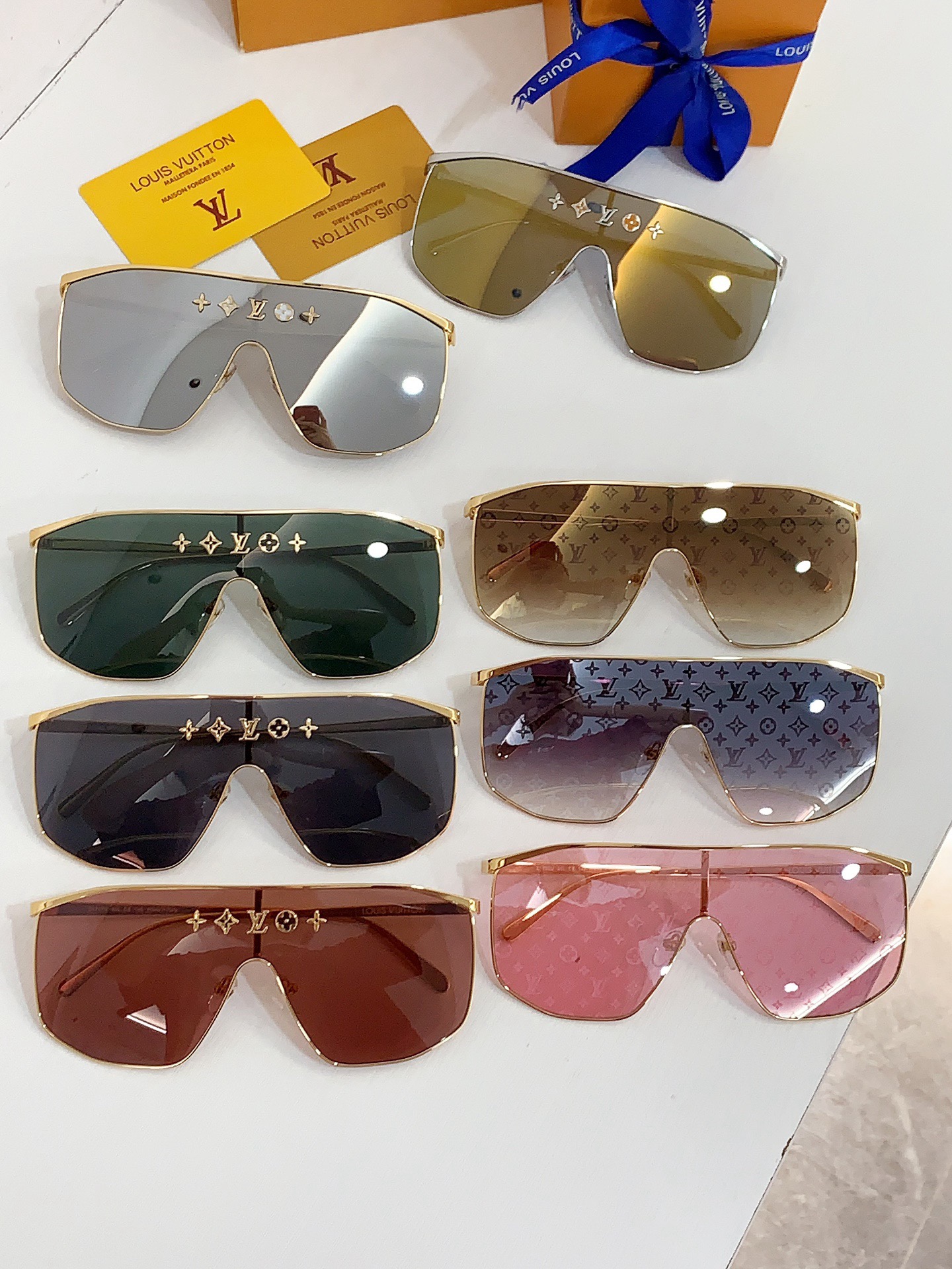 LV Fashionable Sunglasses - Image 1