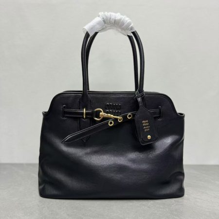 Miu Miu Aventure leather bag - Image 5