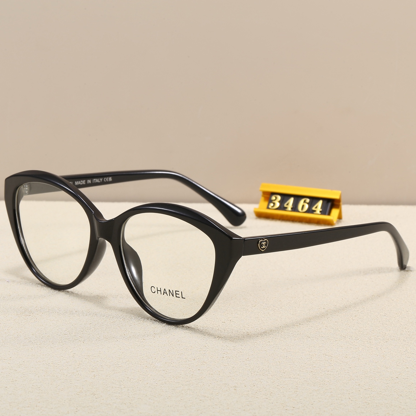 Chanel Fashionable Sunglasses - Image 4
