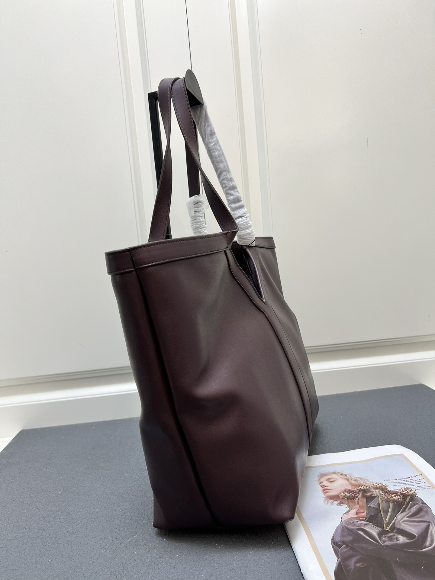 Saint Laurent Y Tote Bag - Image 6