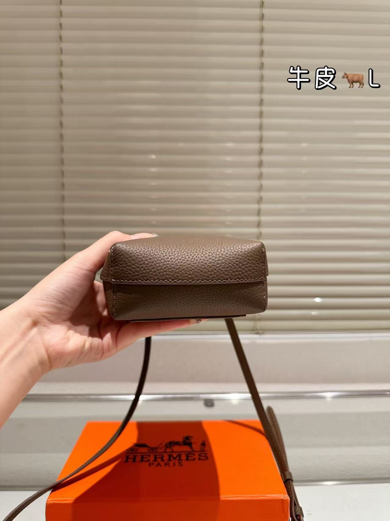 HERMES Small Tote Bag - Image 8