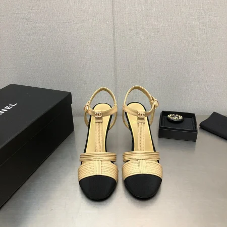 Chanel C buckle Rhinestone High Heels - Image 5