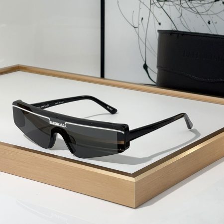 Balenciaga Mirror Logo  sunglasses Top quality - Image 9