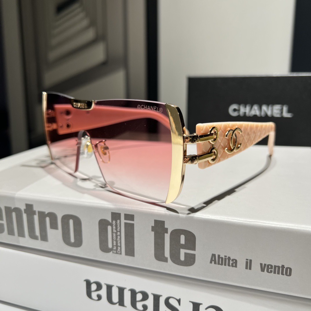 Chanel Fashionable Sunglasses - Image 2