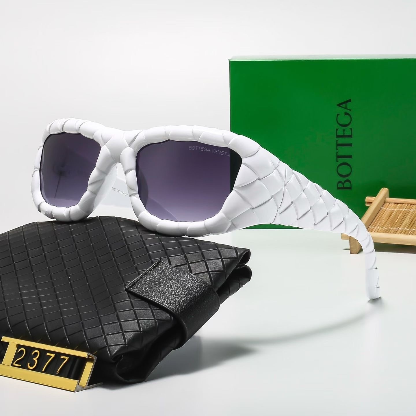 Bottega Veneta Fashionable Sunglasses - Image 6