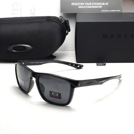 Oakley Fashionable Sunglasses - Image 4