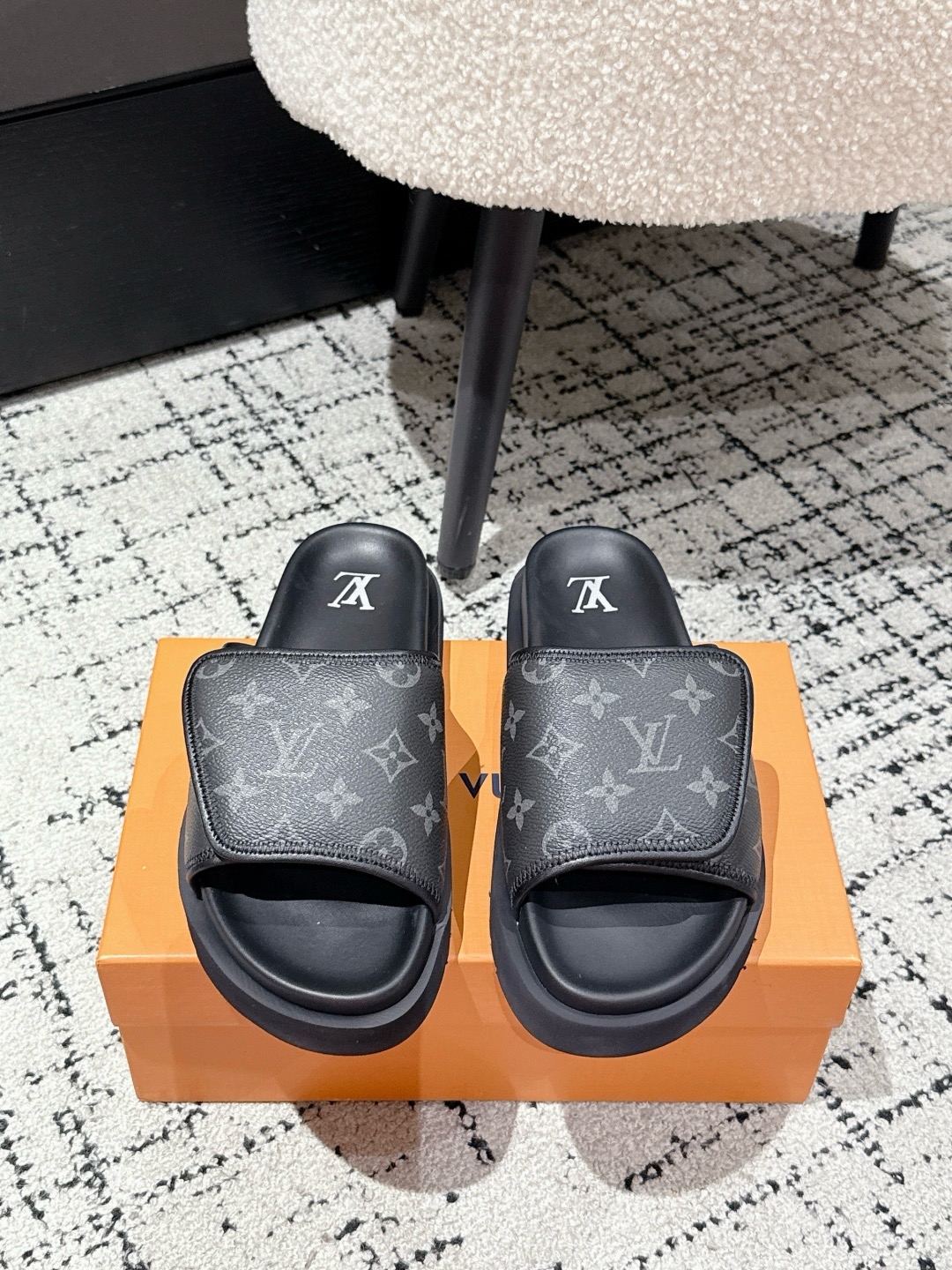 LV Miami Flip-flops Sandals - Image 1