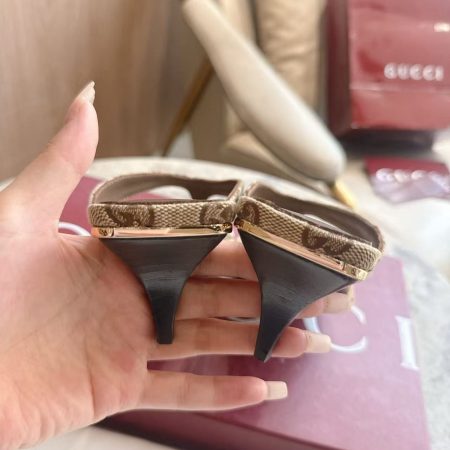 Gucci Women's Vittoria Thong in Sand and Brown GG Canvas - Image 5