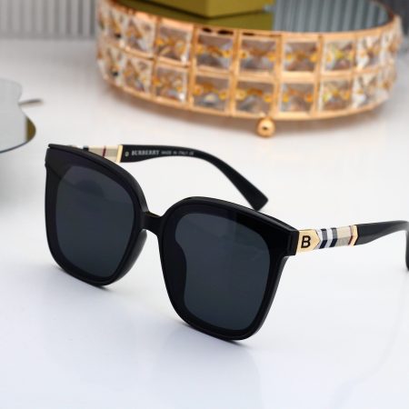 Burberry Fashionable Sunglasses - Image 9