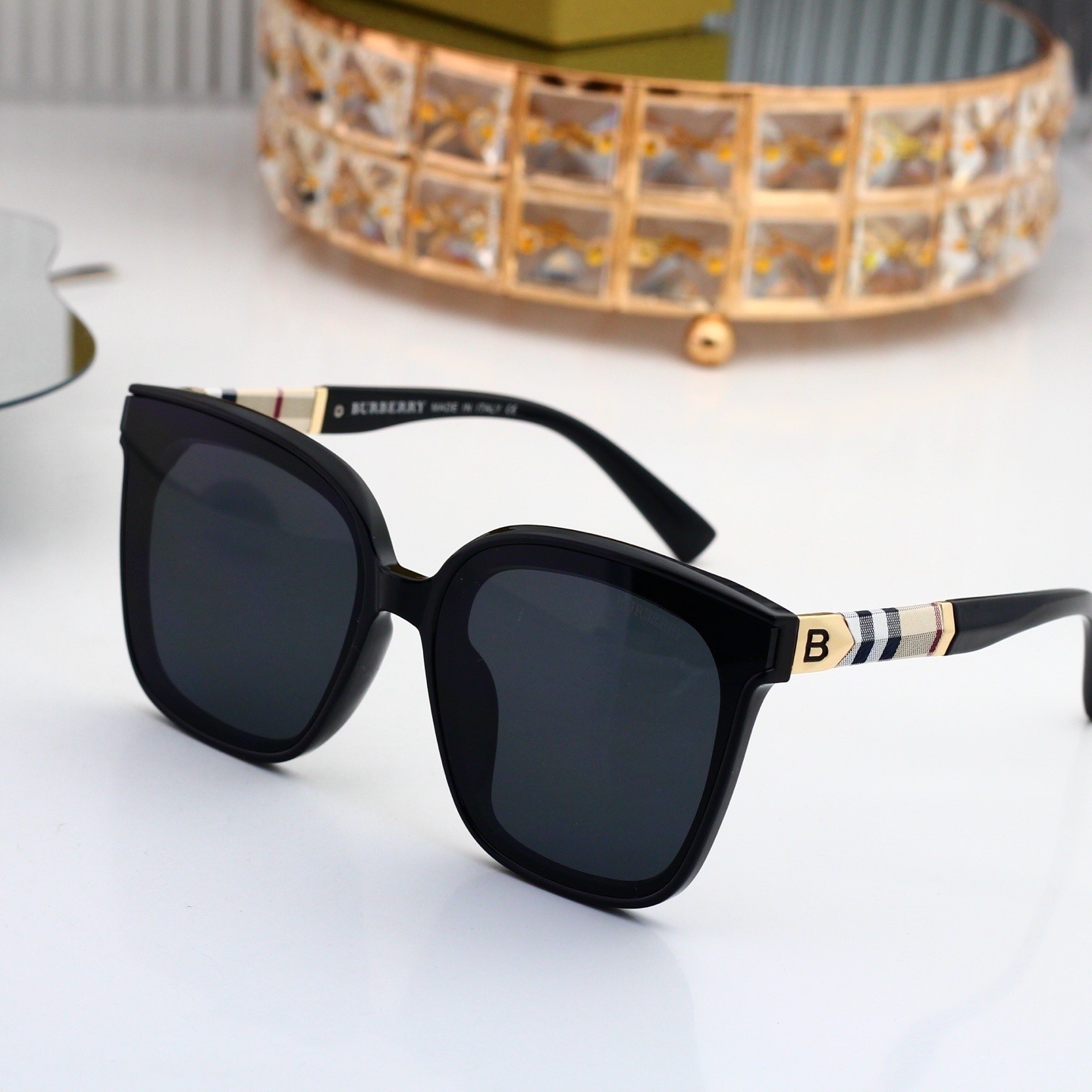 Burberry Fashionable Sunglasses - Image 9