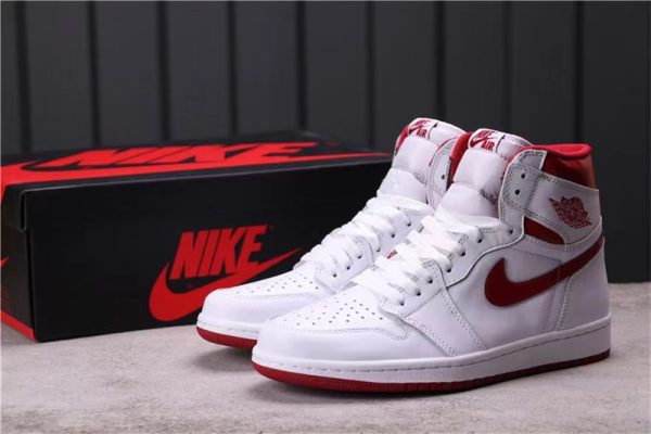 Jordan 1 Retro Metallic Red (2017) 555088-103