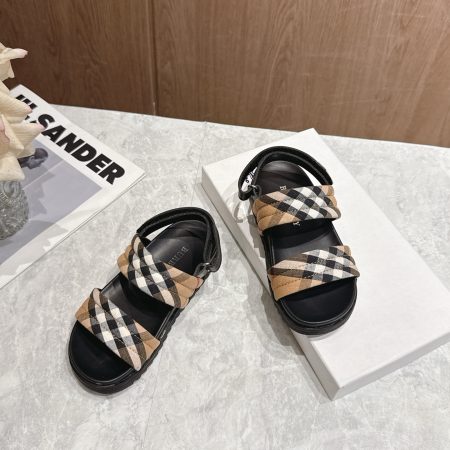 Burberry Children's Shoes - Image 4