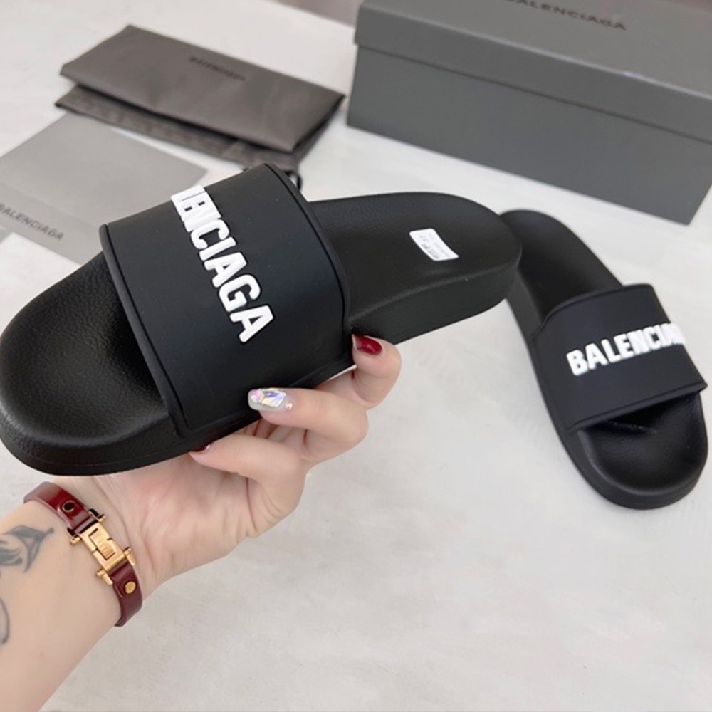 Balenciaga  Fashionable Flat Sandals Slide Sandal - Image 4