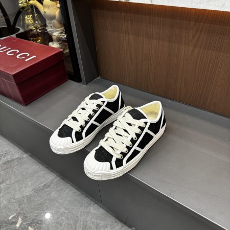 Gucci SS26: The Latest Lido Collection for Couples - Image 2