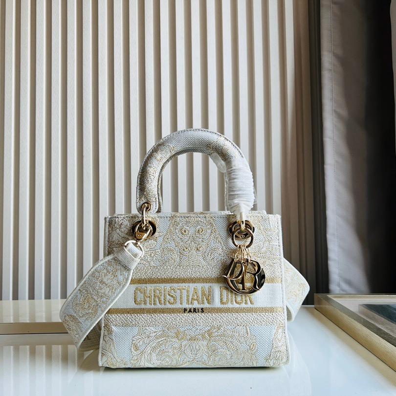 Dior The LADY D-LITE Bag Collection - Image 6
