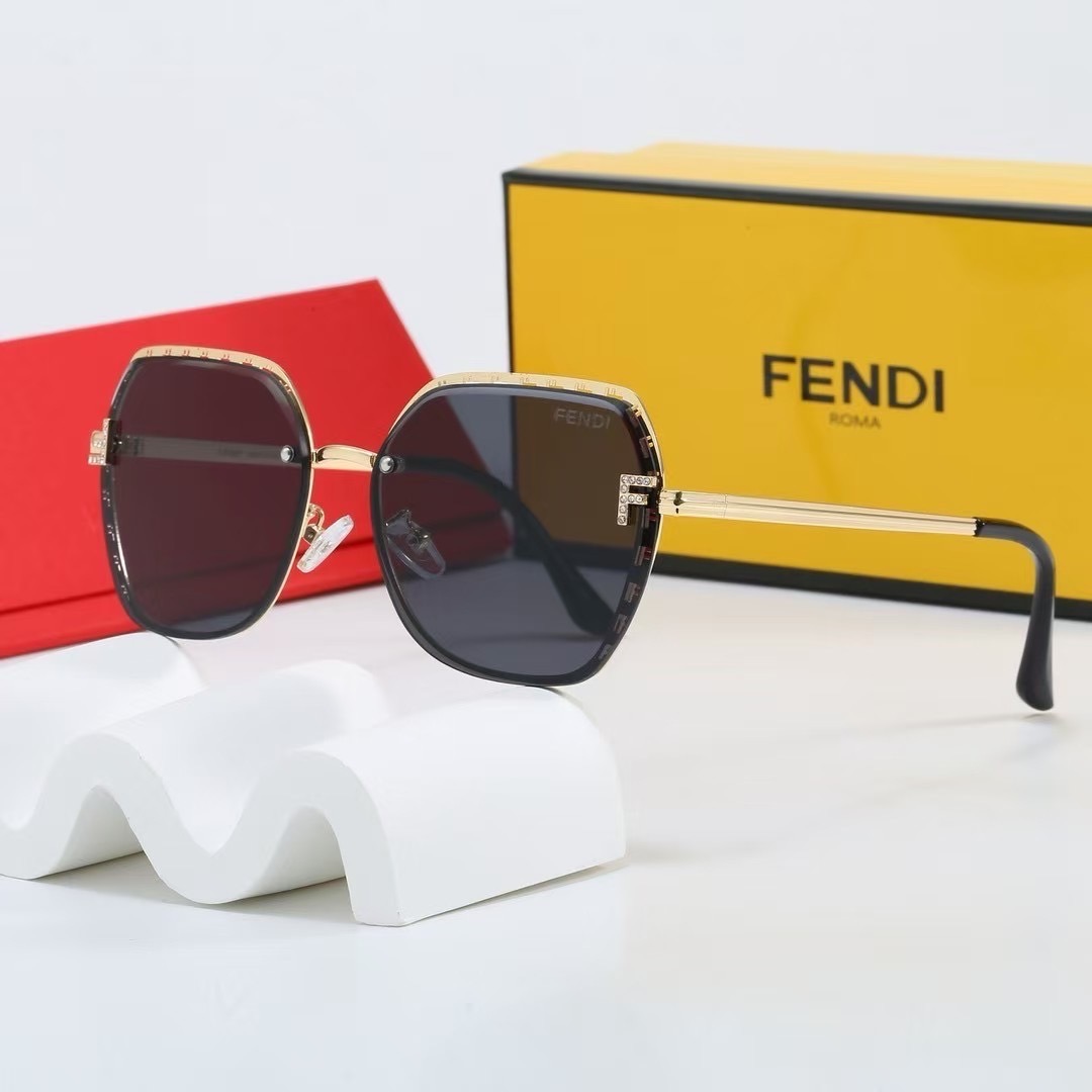 Fendi Fashionable Sunglasses - Image 2