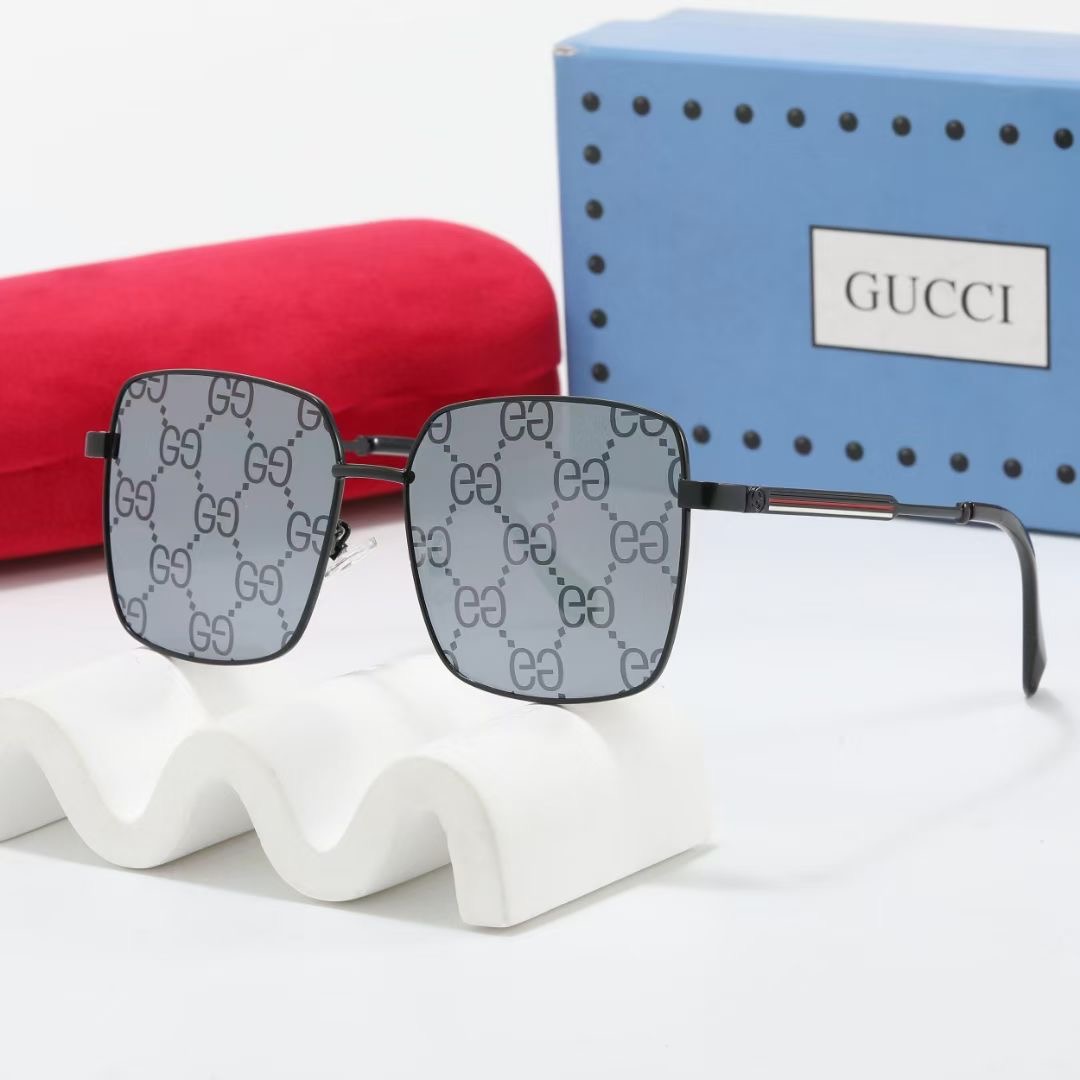 Gucci Fashionable Sunglasses - Image 2