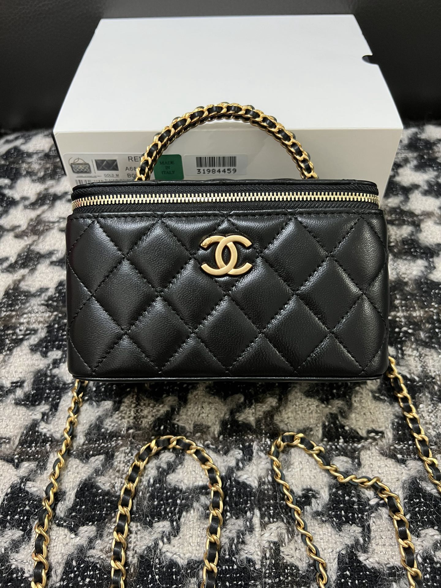 Chanel 22 CC Makeup Box Top Quality - Image 1
