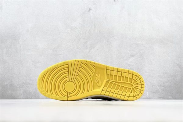 Air Jordan 1 Mid SE Fearless Maison Chateau CU2803-200