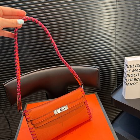 Hermès Kelly To Go Handbag in Elephant Gray - Image 4
