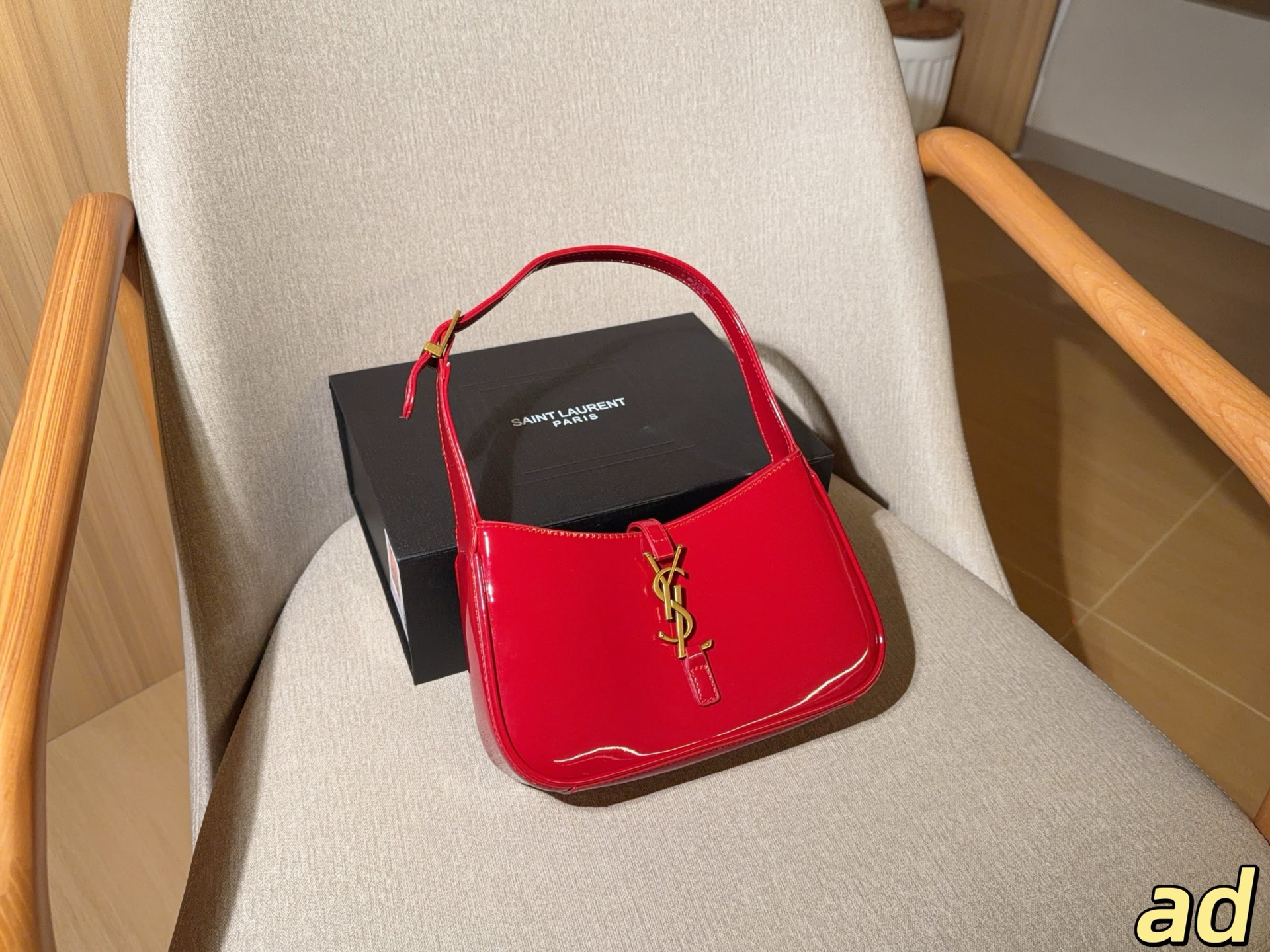 Saint Laurent Le 5 à 7 Hobo Shoulder Bag Laquered - Image 2