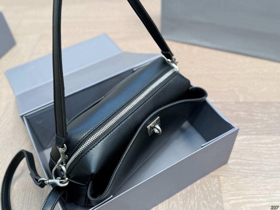 Balenciaga Bag - Image 6