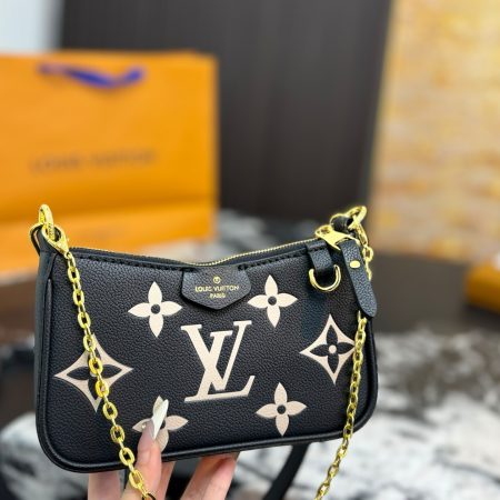 LV's Latest Mahjong Coin Purse - Image 10
