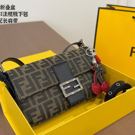 Fendi Baguette Underarm Bag - Image 5