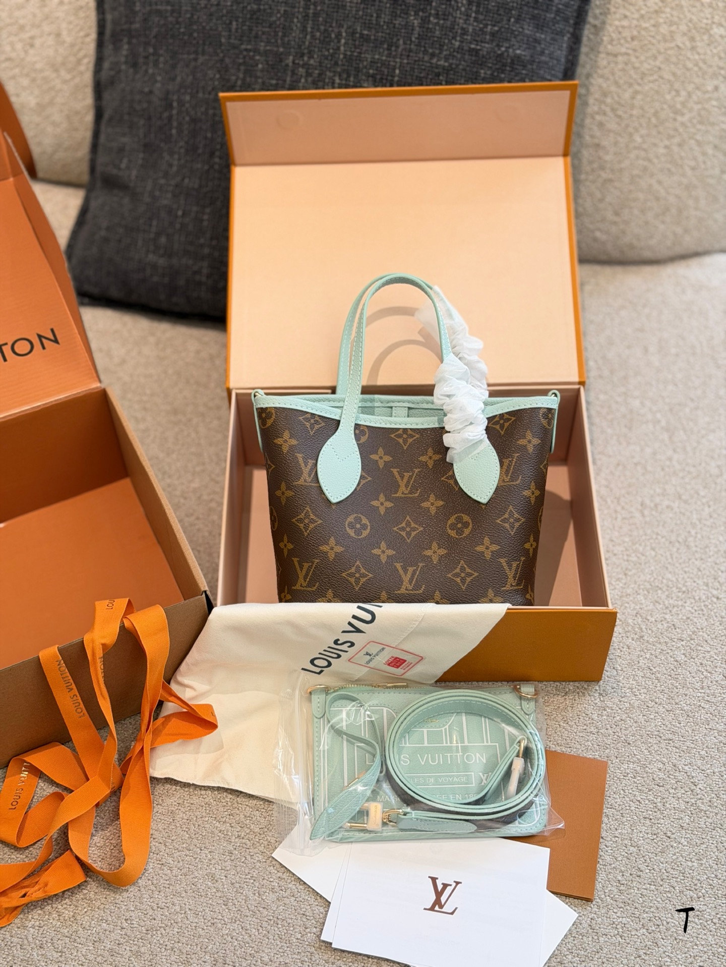 LV Neverfull Bandouliere Inside Out Bag - Image 4