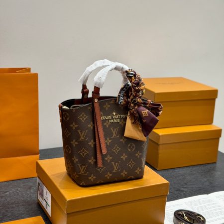 LV bucket shoulder handbag - Image 2