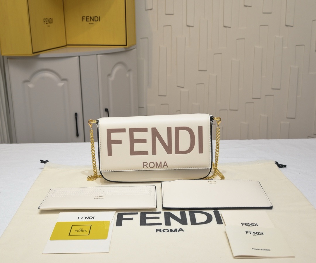 FENDI Pochette 3 IN 1 Bag - Image 2