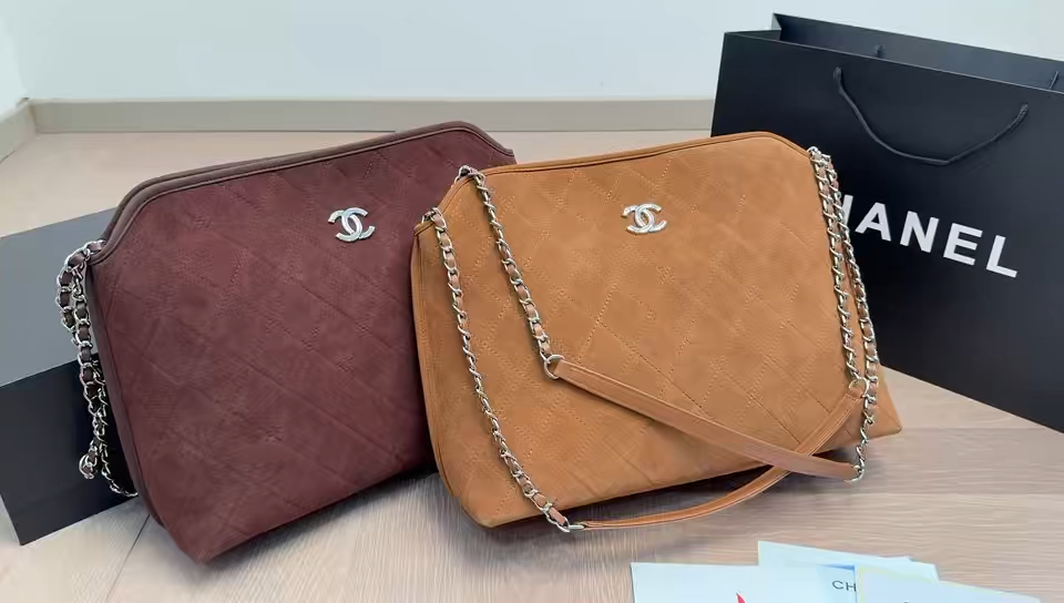 Chanel Quilted Chain Bag - Image 1
