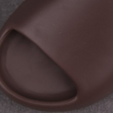 Yeezy Slide Soot G55495 - Image 4