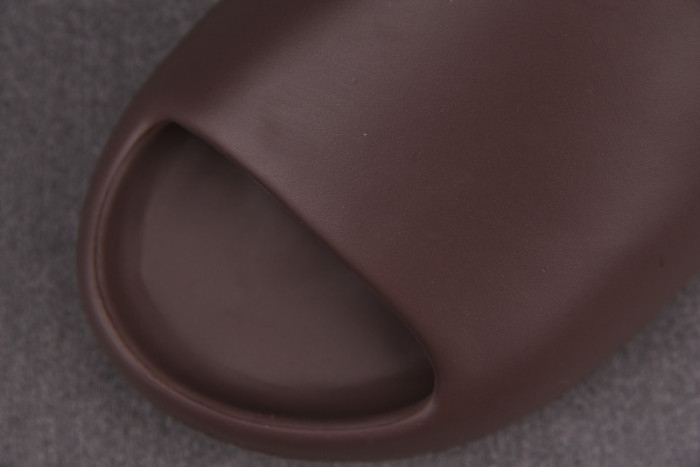 Yeezy Slide Soot G55495 - Image 4