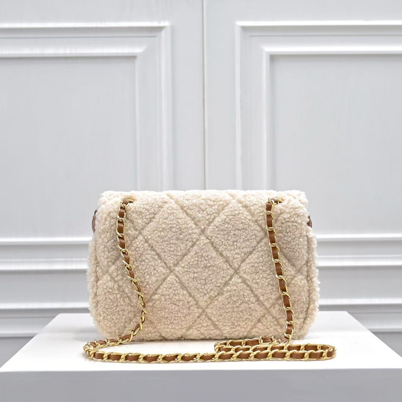 Chanel Autumn and Winter Series Flap Bag - Image 5