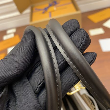 LV Onthego MM Bag - Image 9