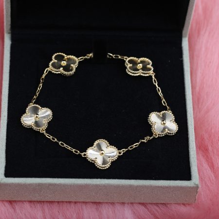 Van Cleef&Arpels VCA Gold Laser Bracelet - Image 5
