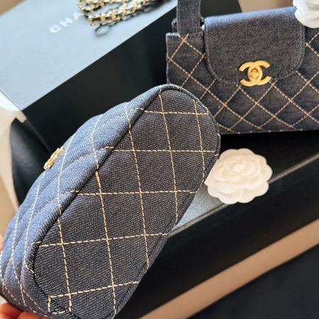 Chanel Denim Quilted Hobo Clutch With Chain Bag - Image 5