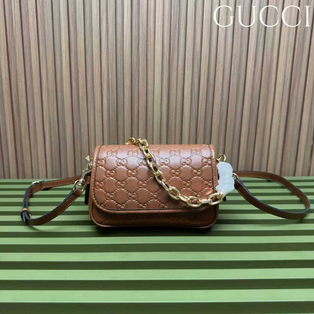 Gucci Embossed Arabella Flap Bag - Image 3