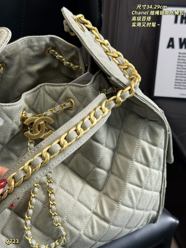 Chanel 25 Hobo Handbag