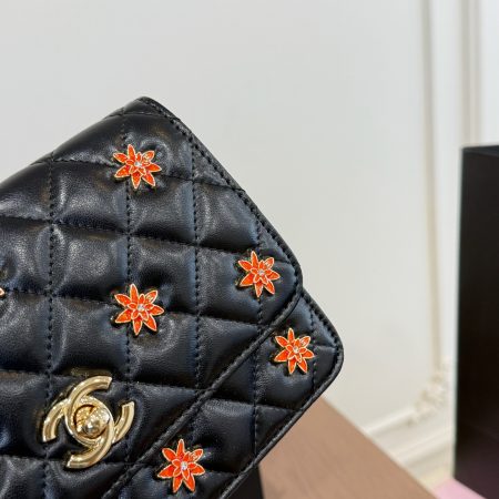Chanelwoc Badge Chain Money Bag - Image 4