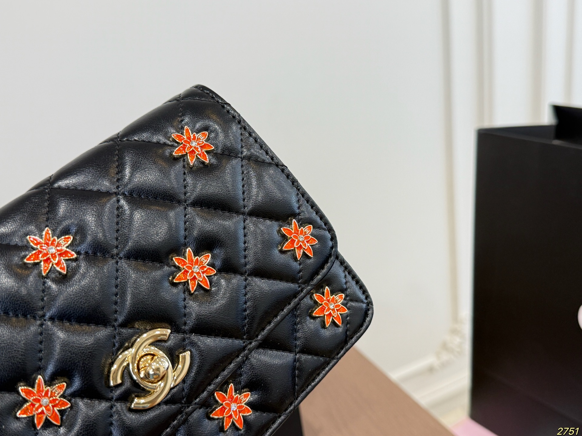Chanelwoc Badge Chain Money Bag - Image 4