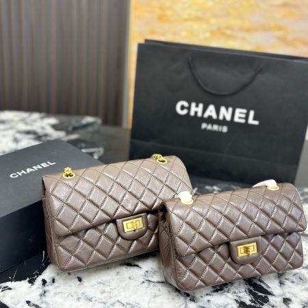 Chanel Quilto 2.55 Shoulder Bag - Image 2
