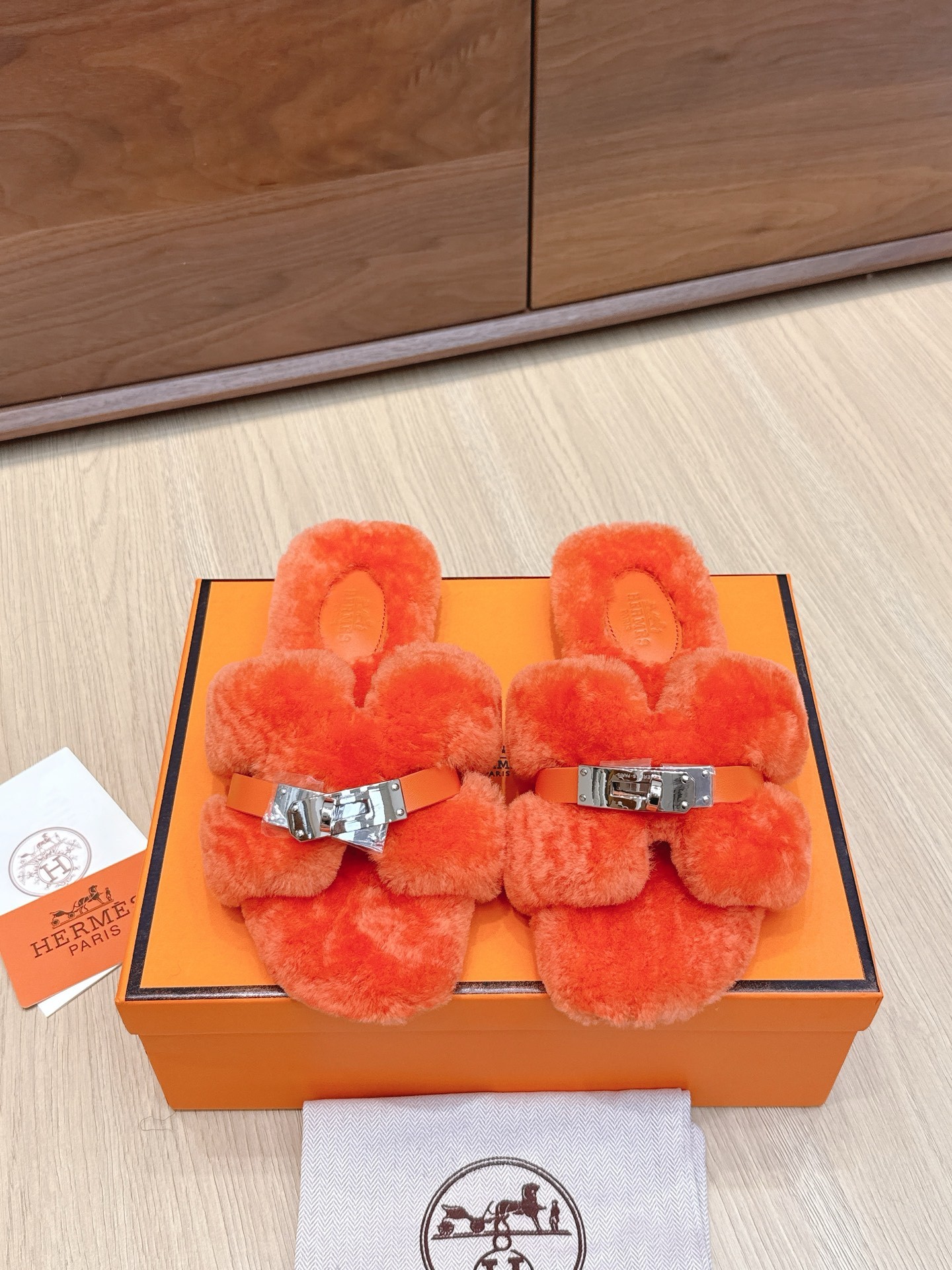 Hermès Fall/Winter Fur-Lined Slippers - Image 1
