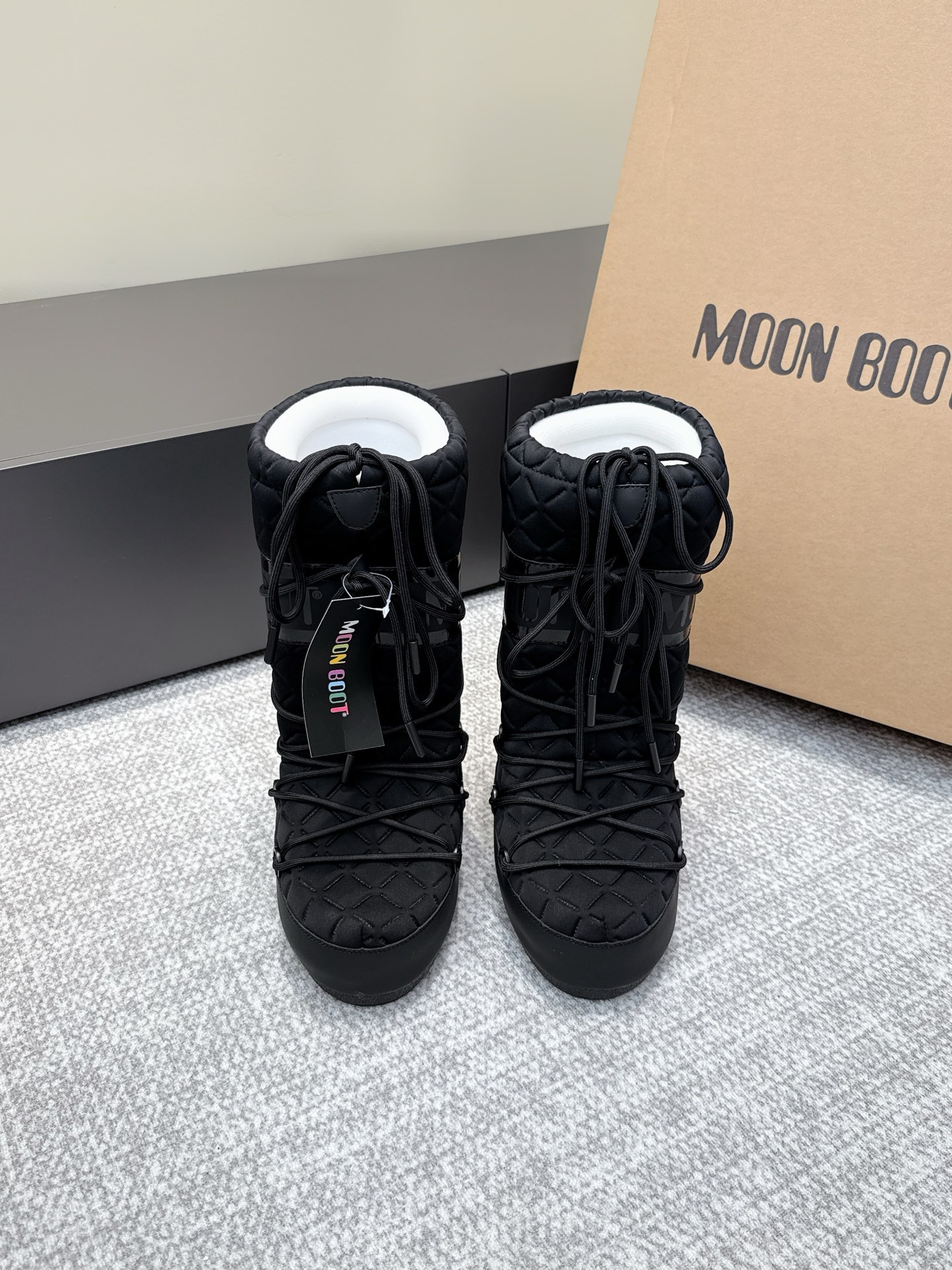 Moon Boot - Image 1