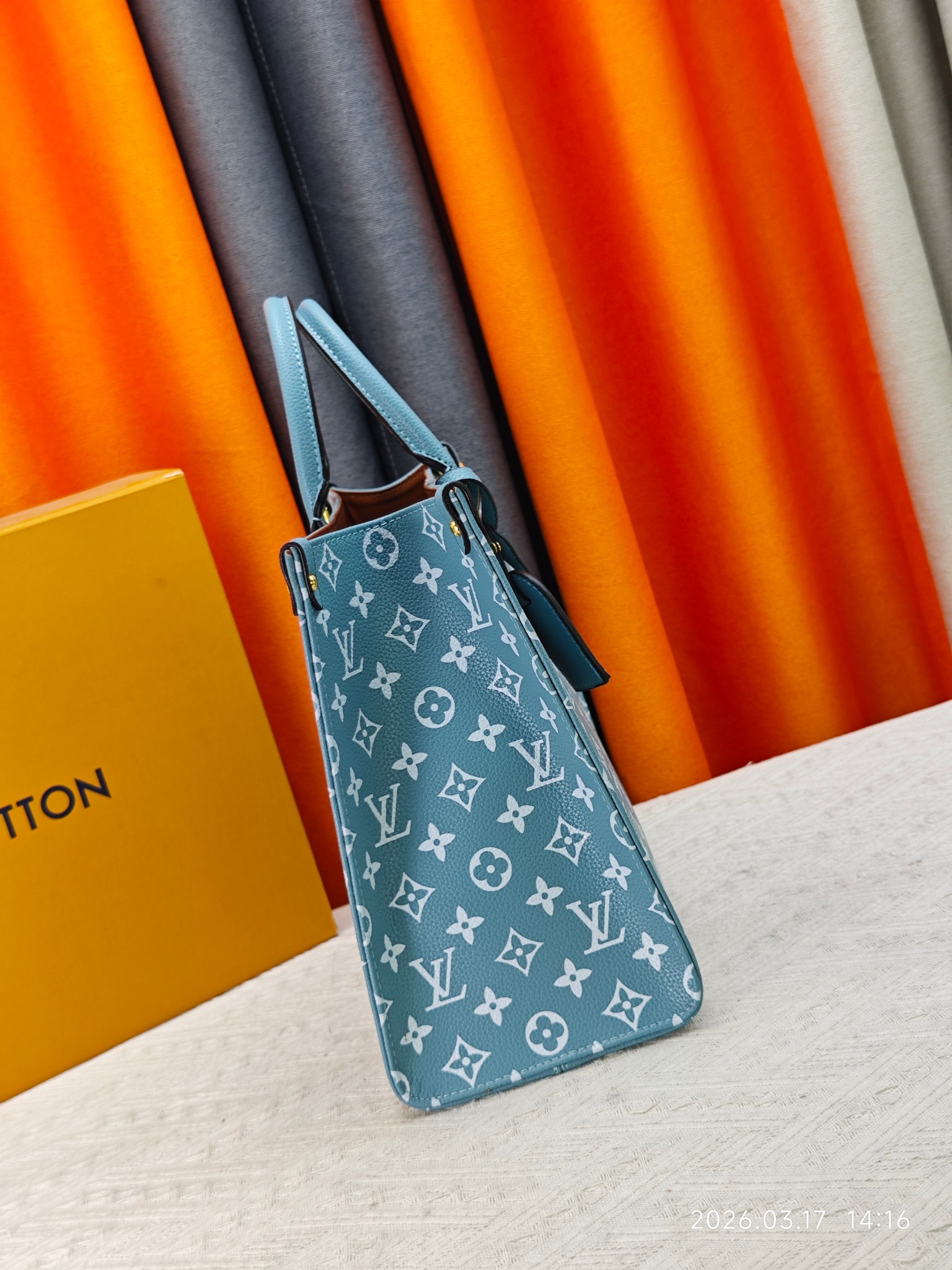 LV OnTheGo MM Bag - Image 3