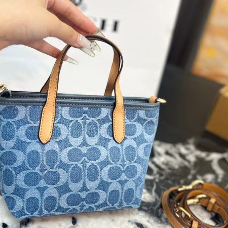 Coach Laurel 19 Denim Tote Bag - Image 5