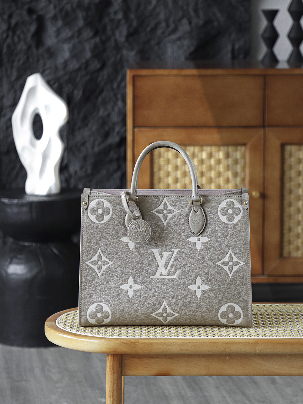 LV OnTheGo MM Bicolor Monogram Empreinte Bag - Top Quality - Image 1