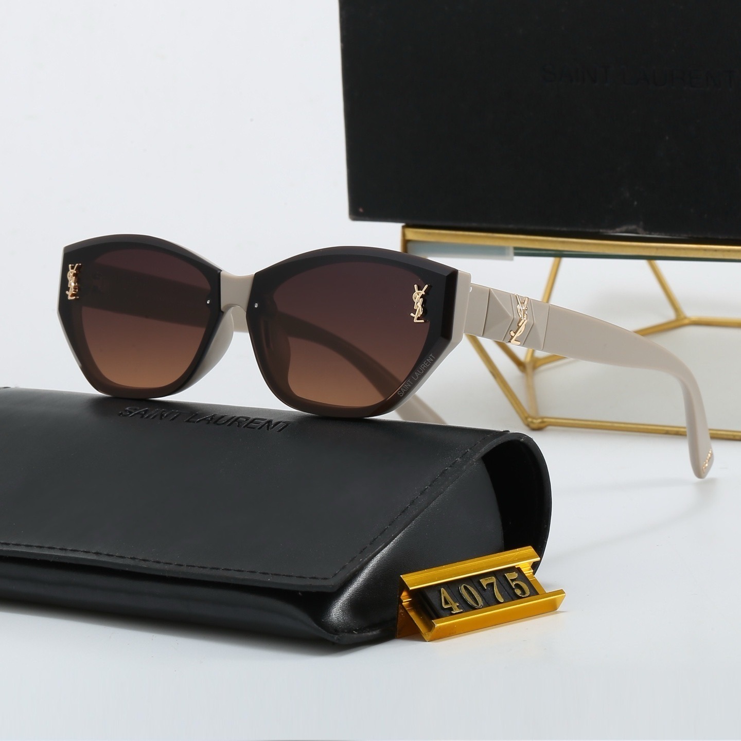 Saint Laurent Fashionable Sunglasses - Image 2