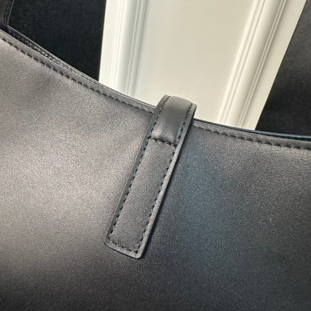 Saint Laurent Le 5 à 7 Hobo Shoulder Bag - Image 9